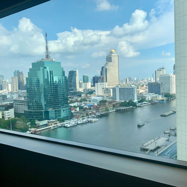 Millennium Hilton Bangkok: Enjoy Breathtaking Views 