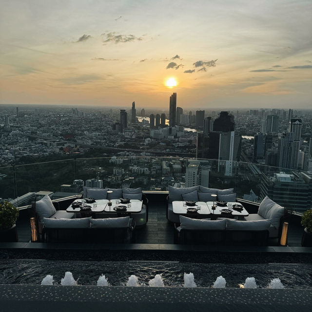 Le Du Kaan: A Rooftop Culinary Gem in Bangkok