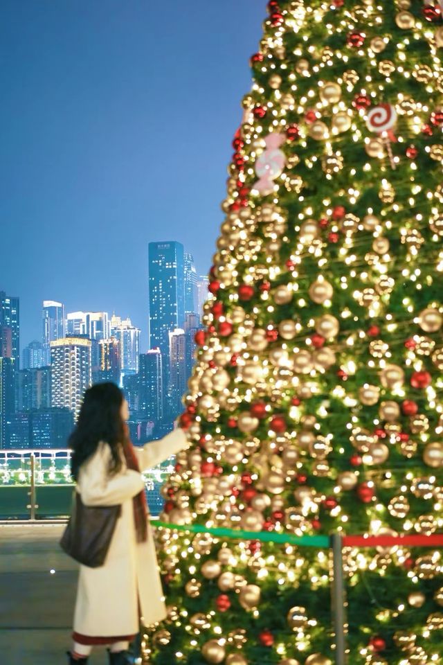 不是香港！是重慶！最孤獨的聖誕樹美到封神