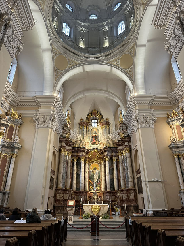 Let’s uncover the greatness in these pink churches in Vilnius