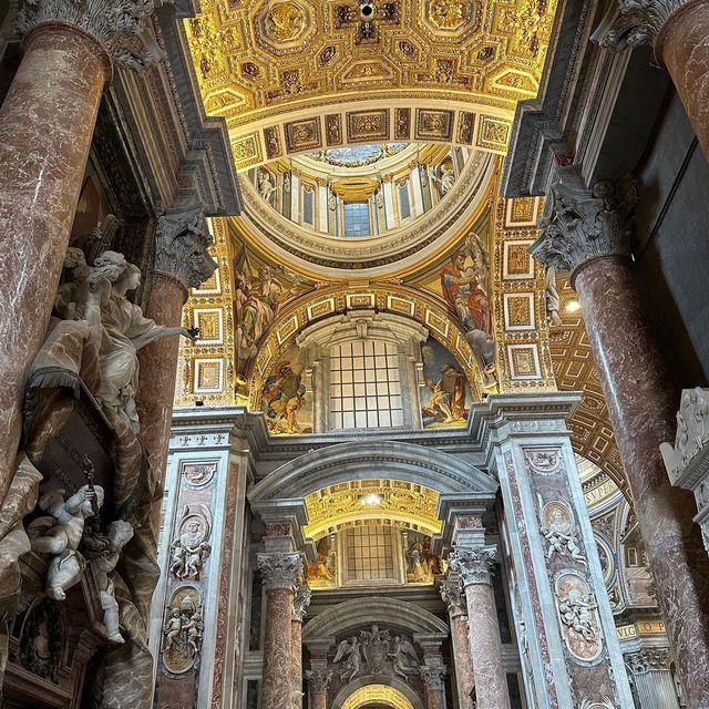 Vatican City - Beautiful Basilica of St Peter 🗺️