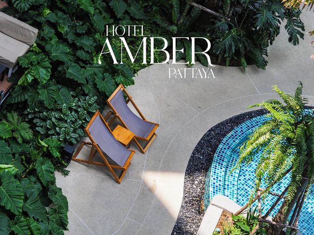 สนะว่ายน้ำ 2 ชั้น ที่ Amber Pattaya