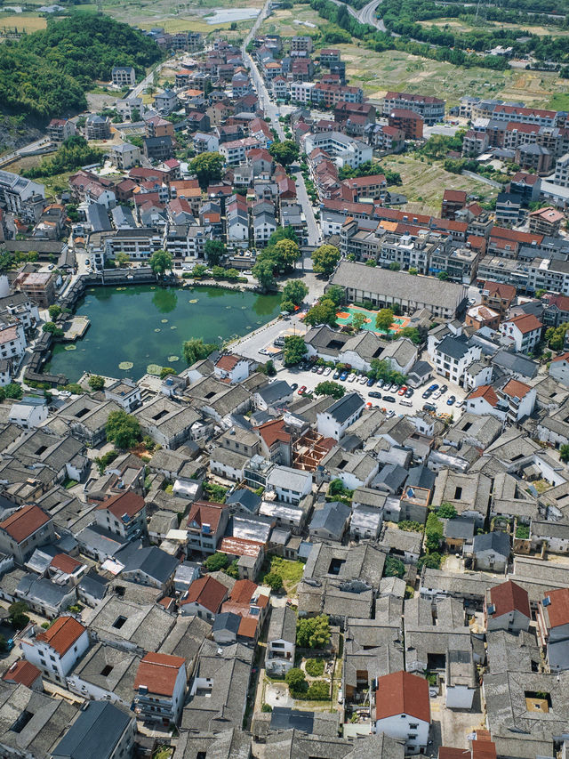 "Visit the secluded ancient villages in Jiangnan"