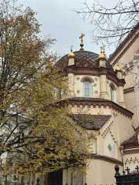 Let’s uncover the greatness in these pink churches in Vilnius