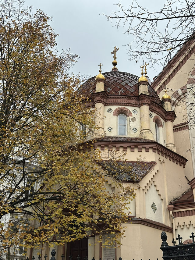 Let’s uncover the greatness in these pink churches in Vilnius