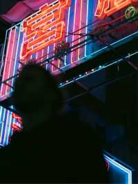 Discover the cyberpunk streets of Mong Kok 📷