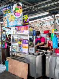 Lao Mu Zi Curry Mee, is a renowned eatery in Penang