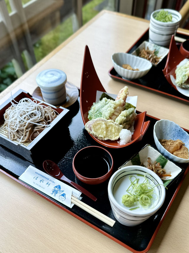 世界遺産姫路城を望む日本庭園✨紅葉を眺めながら食事！