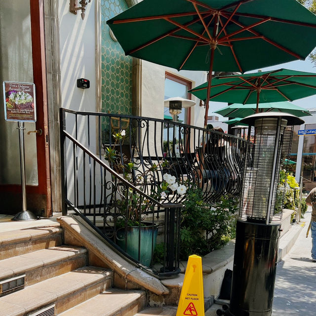 Urth Caffe — 聖塔莫尼卡必去的咖啡館