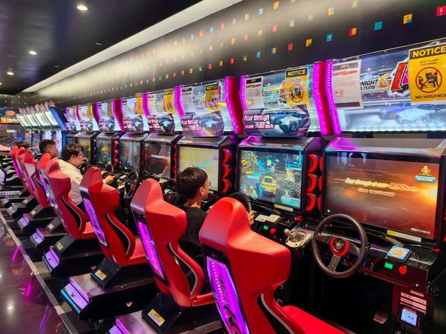 Game Zone Palo, Vibrant Arcade for Family Fun