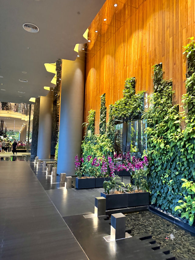 🇸🇬 Elegant Entry: The Lobby of PARKROYAL COLLECTION Pickering, Singapore