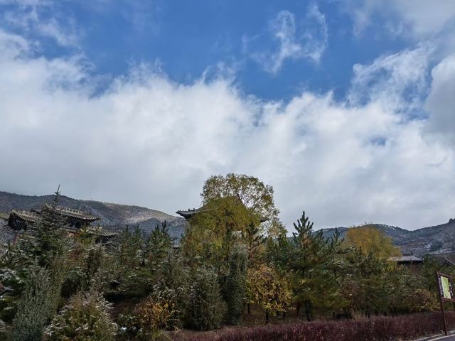 北岳恒山遇初雪人間仙境。