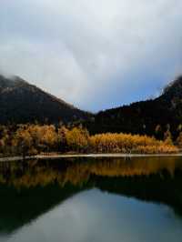 Escape to Bipenggou: A Hidden Paradise of Lakes, Peaks, and Colourful Wonders!