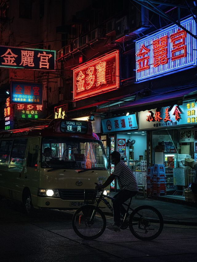 Discover the cyberpunk streets of Mong Kok 📷