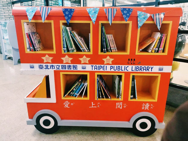 A Solo Journey into Knowledge at Taipei Public Main Library