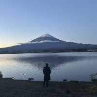 晨曦下的倒影：捕捉富士山的清晨之美