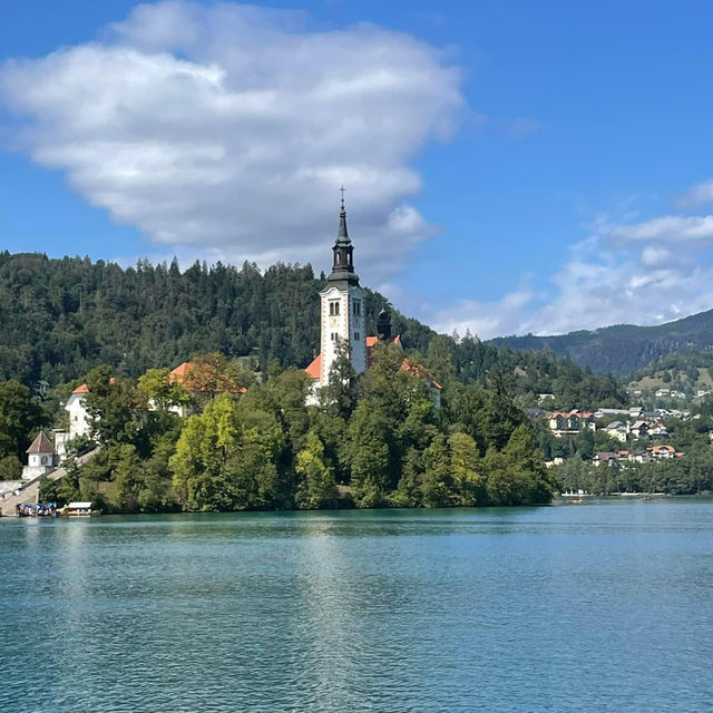 Discover the Hidden Gem of Lake Bled, Slovenia: A Water Sports Paradise