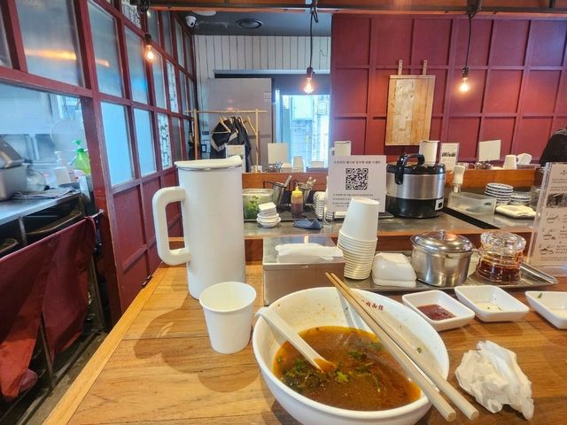 A nice and comforting beef noodles soup at Gwanghwamun