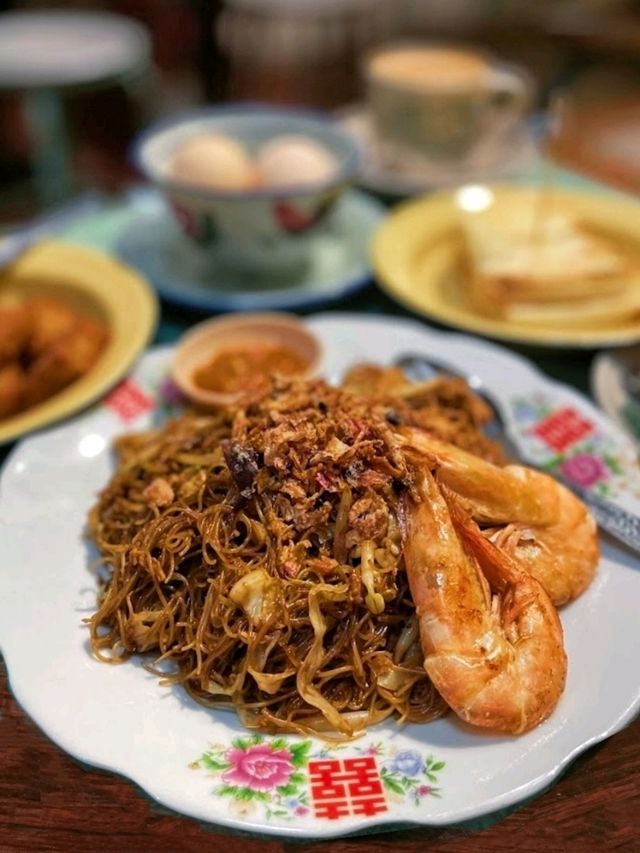 Eat like a local @ Loong Fong Cafe, Georgetown, Penang.