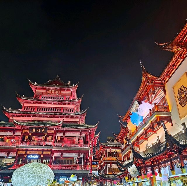 An Enchanting Evening at Yu Garden (豫园): Food, Shopping, and Nighttime Magic!