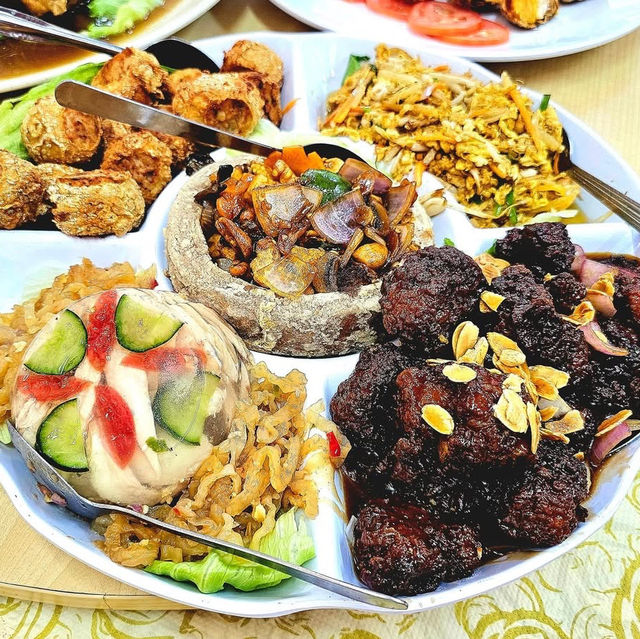 "Enjoying Authentic Flavors at Rawang Bun Heng Restaurant"