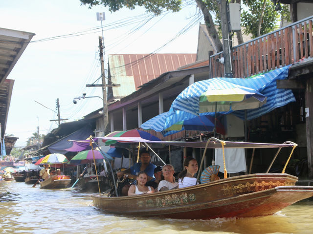 Damnoen saduak Floating Market 