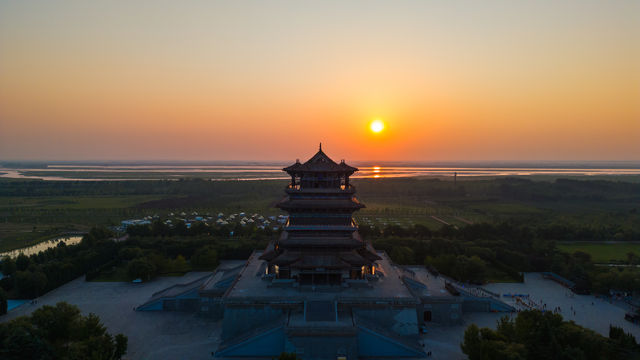 鸛鵲樓，詩因樓作，樓因詩名