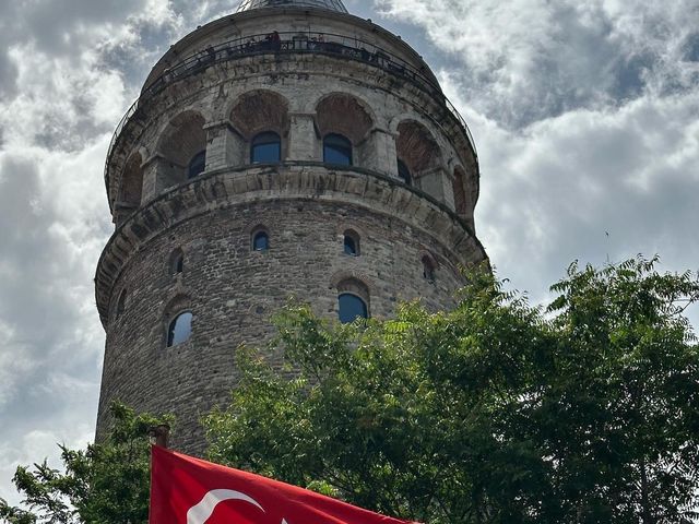 Galata Tower in autumn 🇹🇷🏰