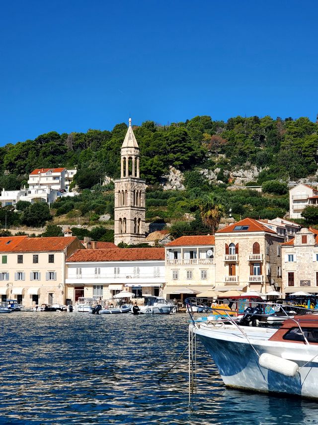 赫瓦爾島（克羅地亞語：Hvar）。