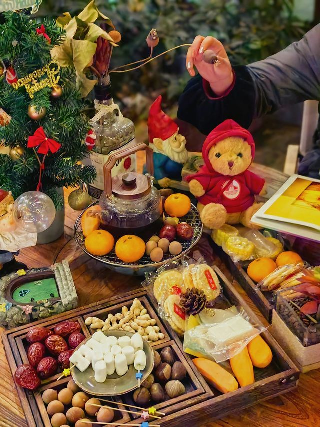 圍爐煮茶還是圍喵煮茶？今天只想躺平在貓咖啡店裡