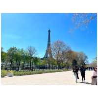 Looking for the perfect Eiffel Tower view? The Pullman Paris Tour Eiffel is pure magic, day and nigh