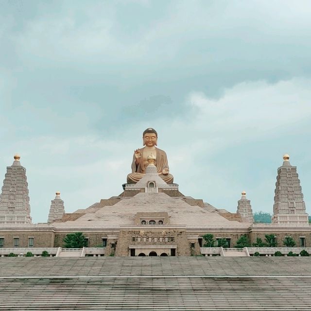 Soul searching at Fo Guang Shan Kaohsiung 