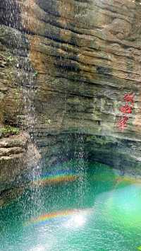 遊賞自然山水美景，見識無限奇景坐龍峽