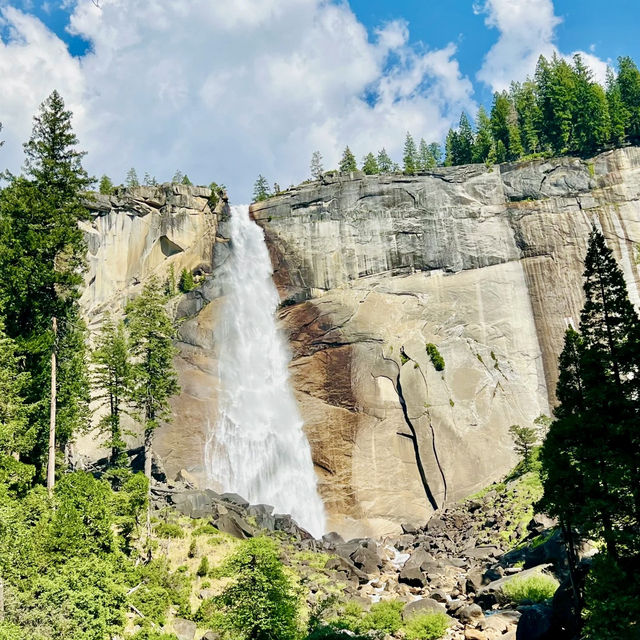 Yosemite National Park Natural scenarios With  fantastic Beauty of place 