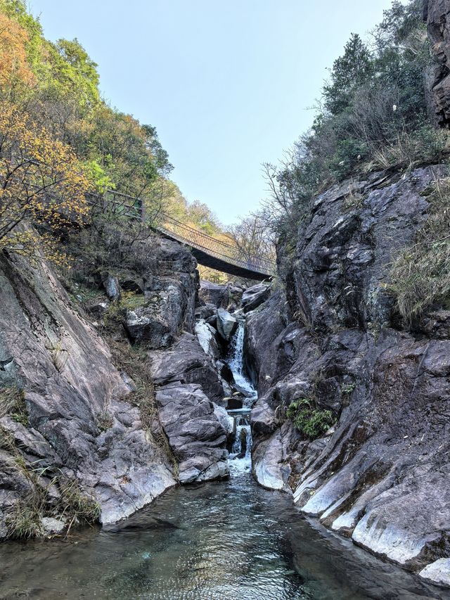 徒步穿越寧波九峰山丨九峰之巅眺望東海