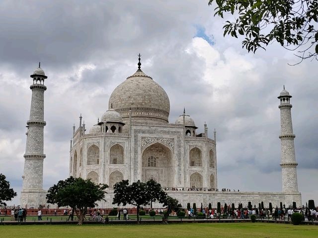 5 Tips to Avoid Crowds at the Taj Mahal  