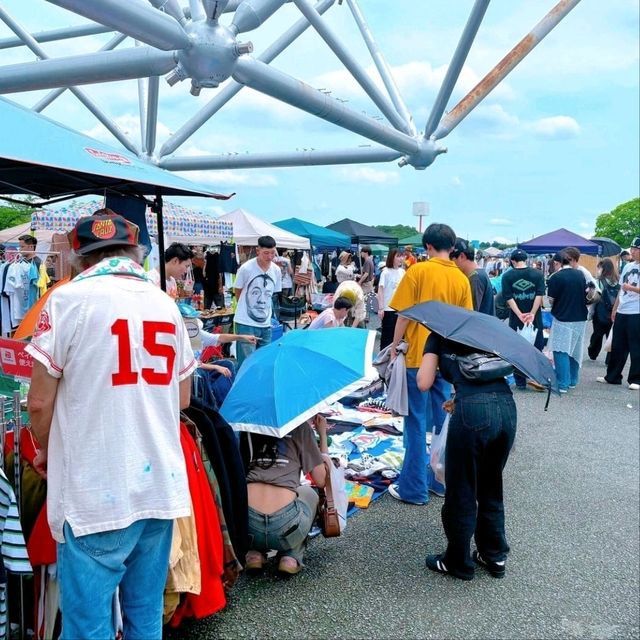 大阪東の広場站有古著跳蚤市場，關西最大