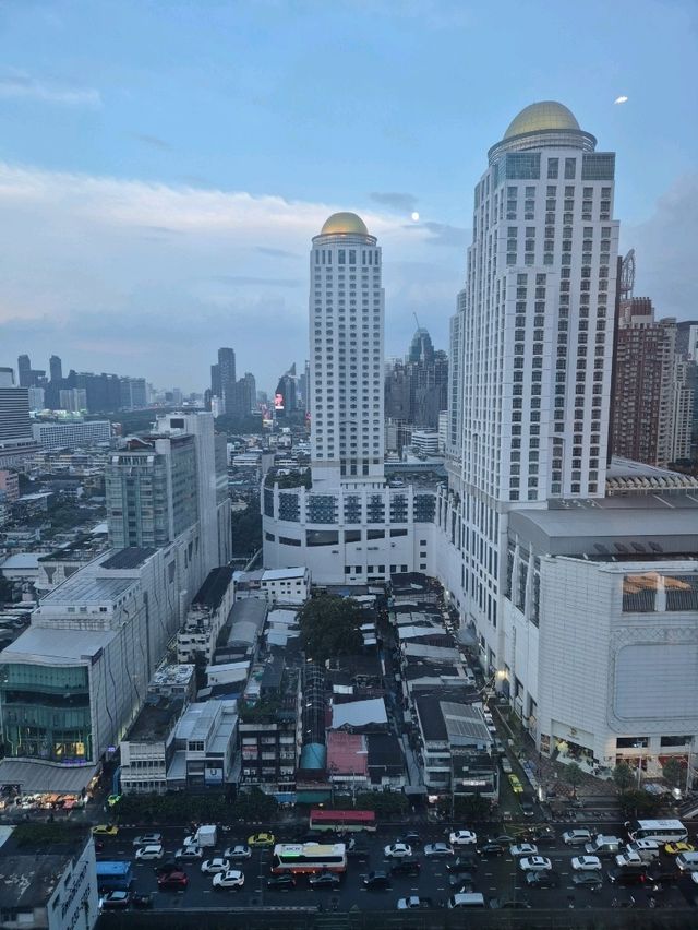 Amari Hotel Bangkok 🏨