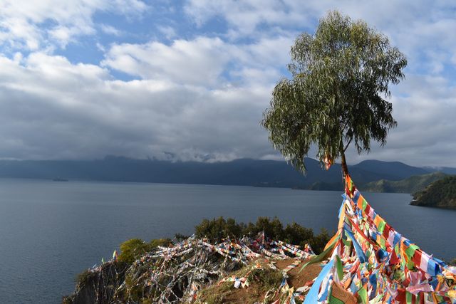 瀘源崖，山崖如削，景致獨特