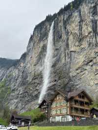   A Swiss Icon: The Breathtaking Staubbach Falls Experience 🇨🇭