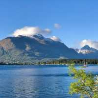 Queenstown Reverie: Lake's Embrace Beckons