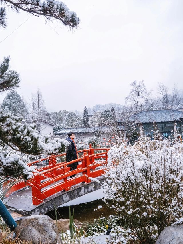 冰雪溫泉，冰火兩重天的震撼體驗