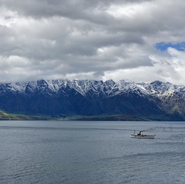 Queenstown Reverie: Lake's Embrace Beckons