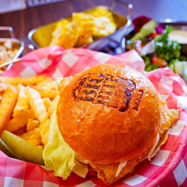 ร้านเบอร์เกอร์ สุดชิค Big bite burger and grill