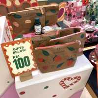 Gifts, Glow & Magic: My Christmas Shopping at The Body Shop 