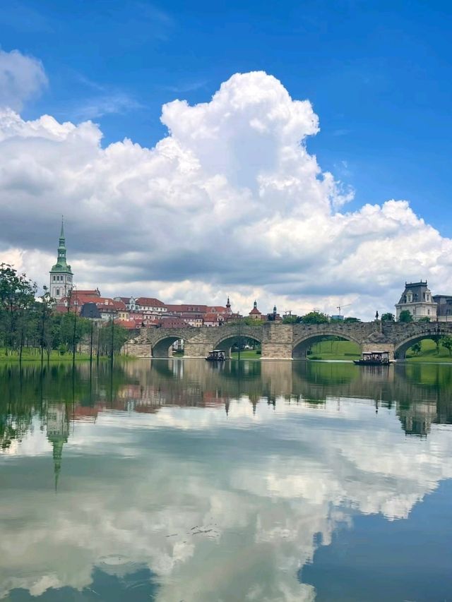 This is the live scene of Songshan Lake in Dongguan