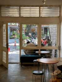 TOKOPALAPA | Old-fashioned concept coffee shop