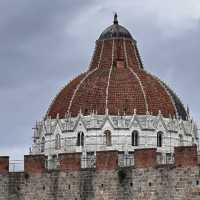 The piazza to the Pisa!