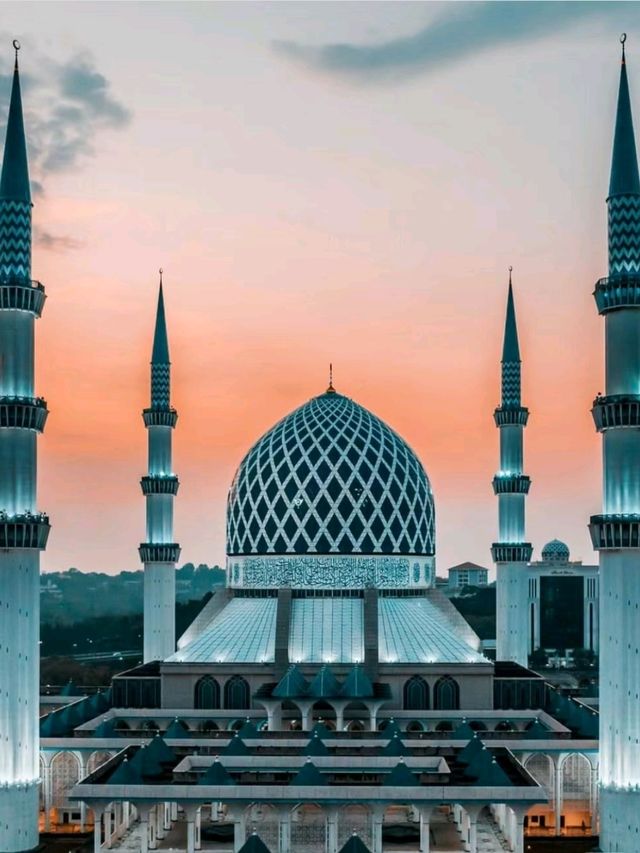 Sultan Salahuddin Abdul Aziz Shah Mosque