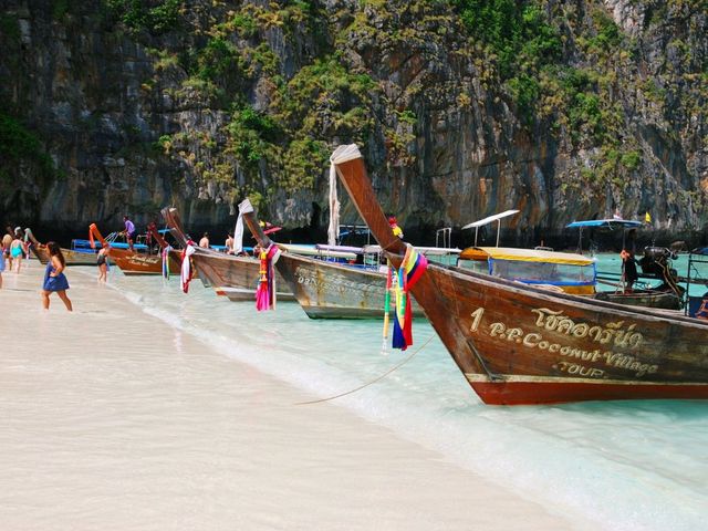 เที่ยวอ่าวมาหยา กระบี่ ชายหาดดังระดับโลก